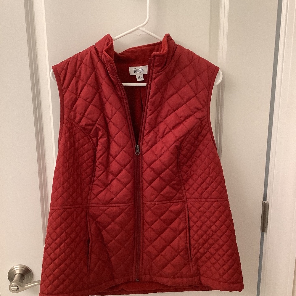 Women’s sleeveless quilted vest in red, Size Large, barely worn